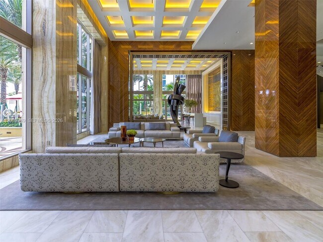 Foto del edificio - 17749 Collins Ave