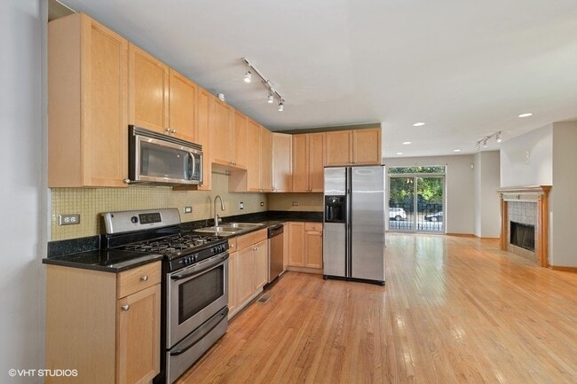 Foto del edificio - 2921 W Washington Blvd