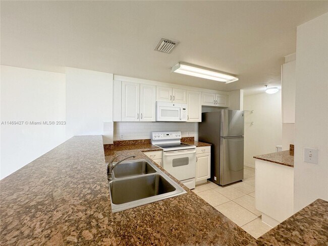 Building Photo - 215 SW 42nd Ave