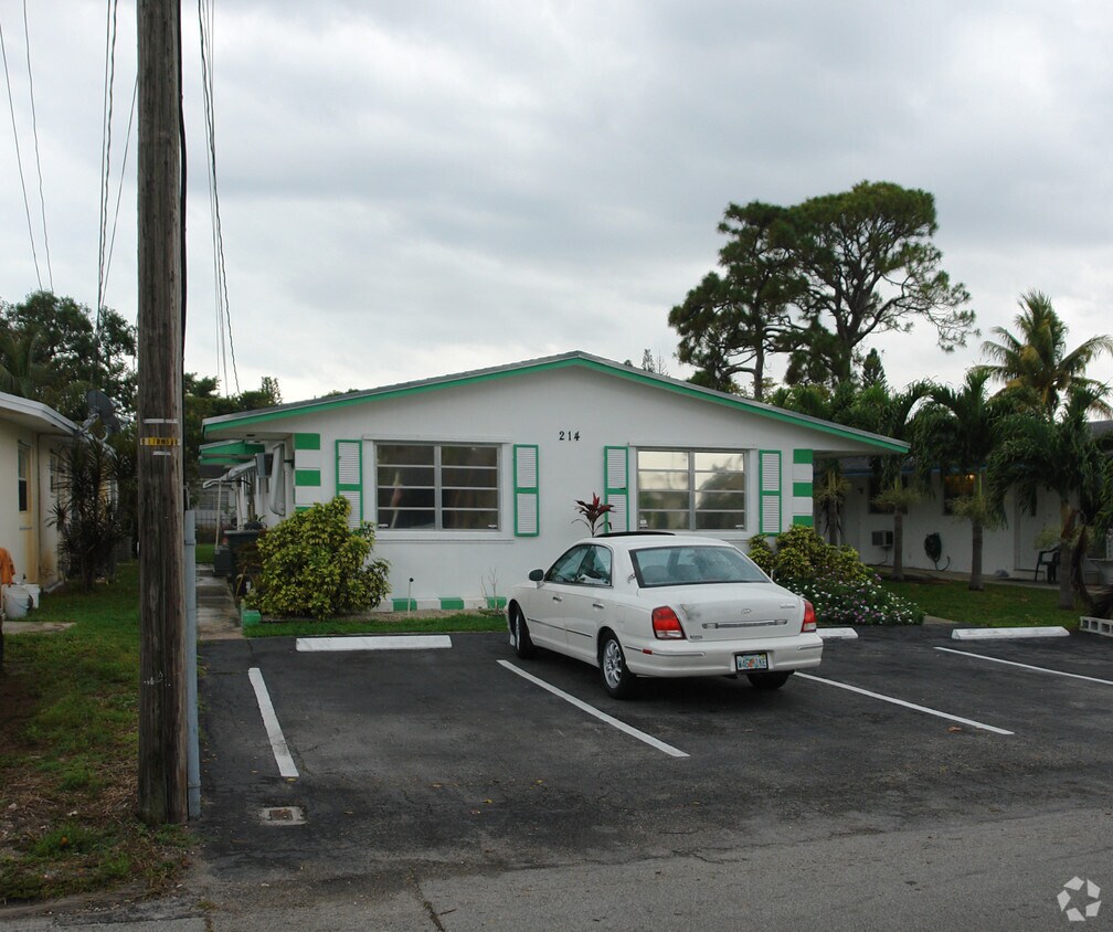 Building Photo - 214 SE 3rd St