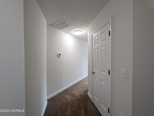 Foto del edificio - 6010 Larson Pl