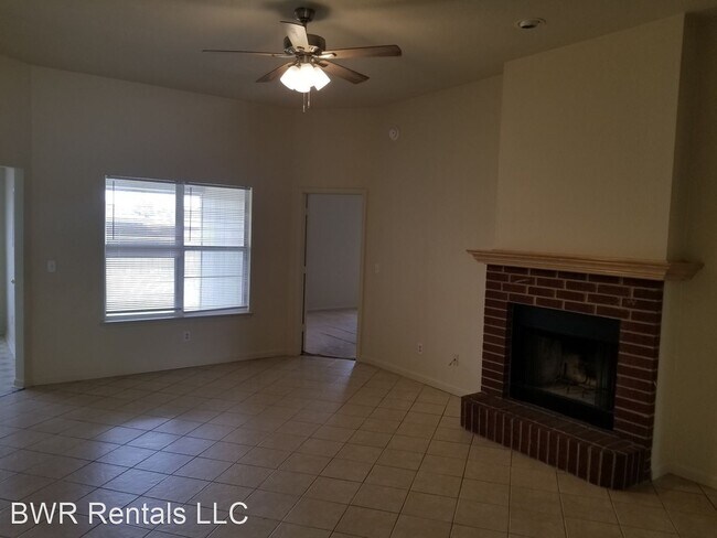 Building Photo - 4 br, 2 bath House - 118 BOXER