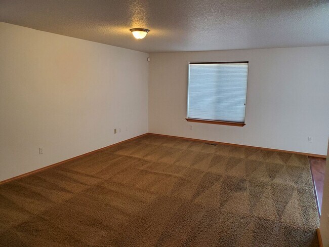 Building Photo - 3259 McKern Pl