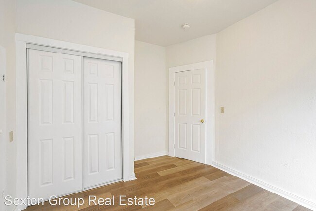 Building Photo - 2 br, 1 bath House - 4377 Piedmont Ave #B