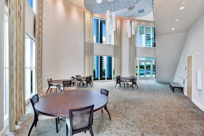 Foto del edificio - 185 SW 7th St
