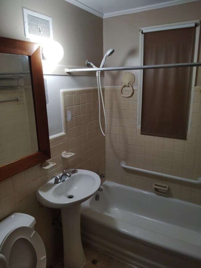 Foto del edificio - 1533 S Pkwy E