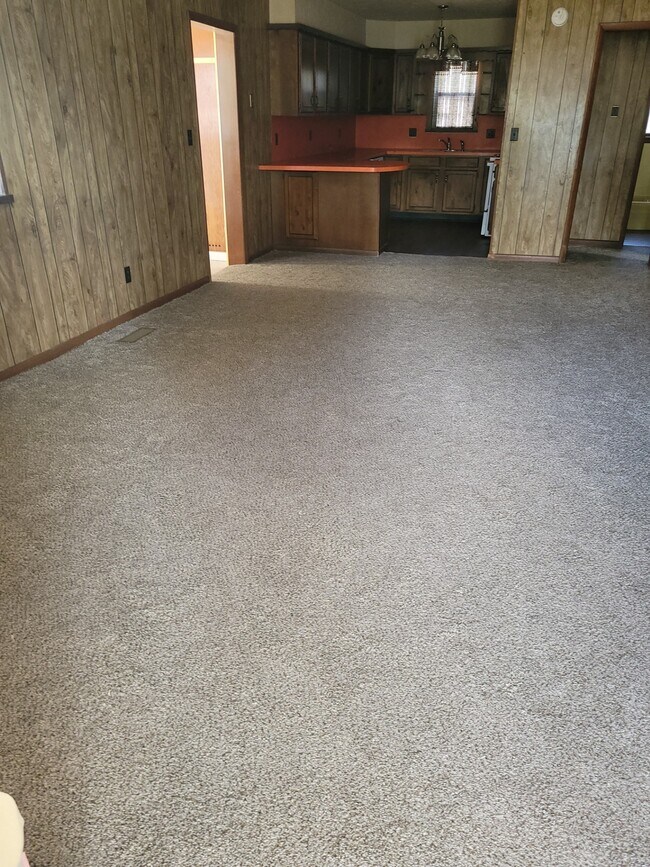 Foto del edificio - 819 W Broadway Ave