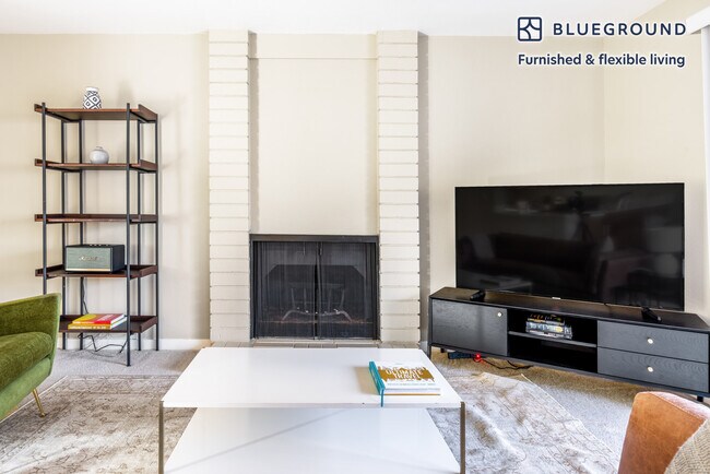 Building Photo - 250 Acalanes Dr
