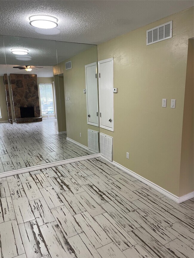 Foto del edificio - 17331 Red Oak Dr