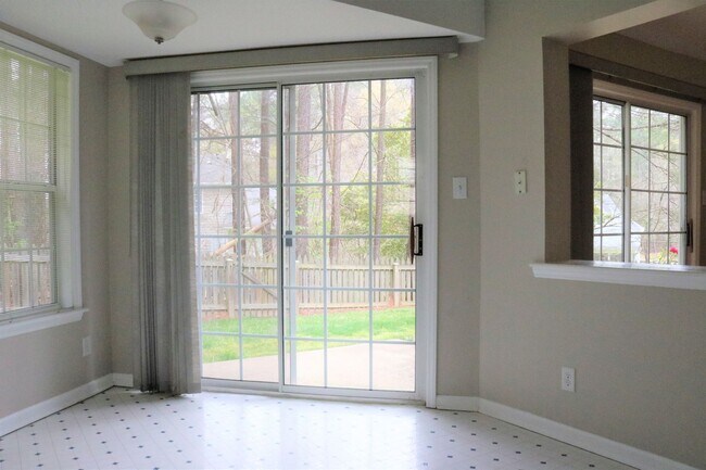 Building Photo - Lovely 3 bed, 2 bath with fenced yard minutes from everything in Durham!