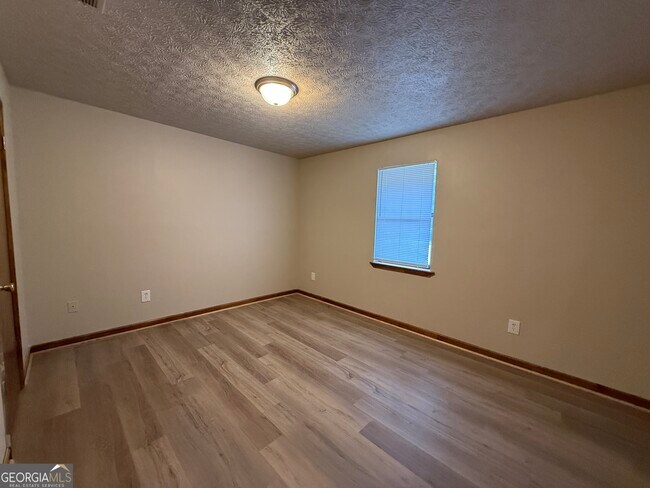 Foto del edificio - 101 Cooper Springs Ct