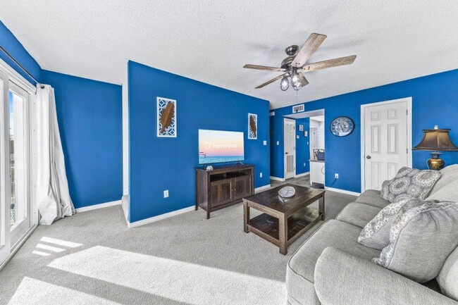 Building Photo - 1474 W Beach Blvd