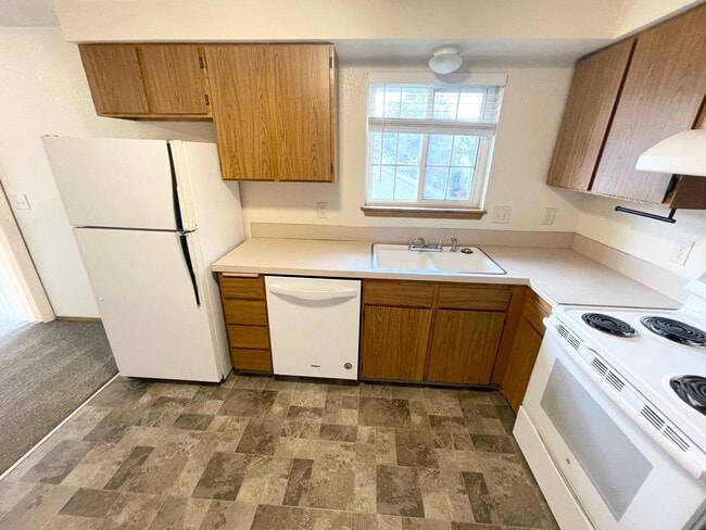 Building Photo - Beautiful 2 Bedroom 1 Bath Apartment- Close to BSU