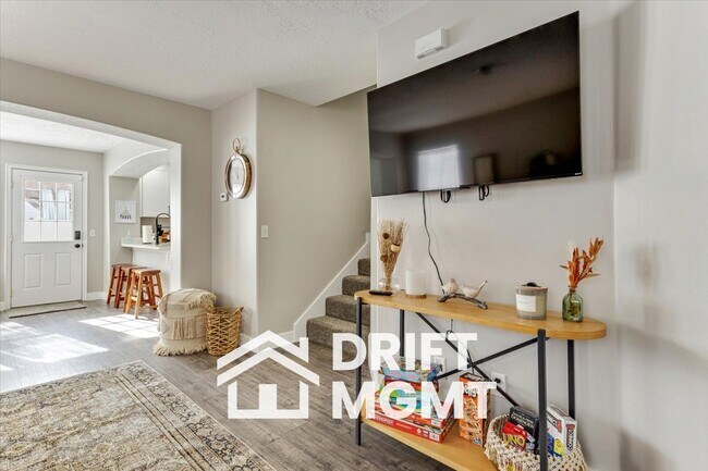 Foto del edificio - 184 E Rideout Hall Ln