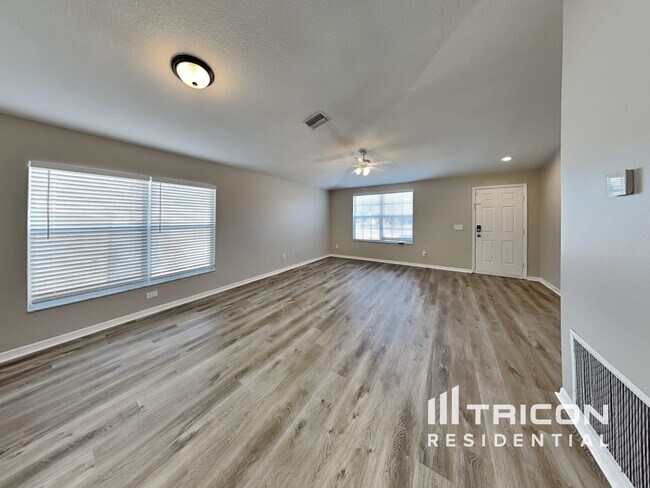 Foto del edificio - 904 Lake Shore Ranch Dr