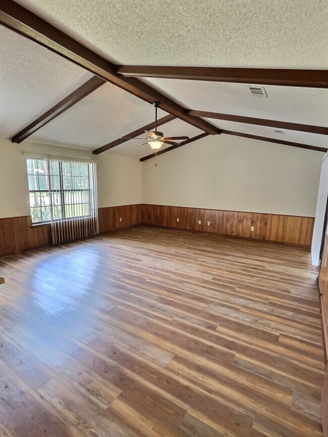 Foto del edificio - 1113 Hickory Dr