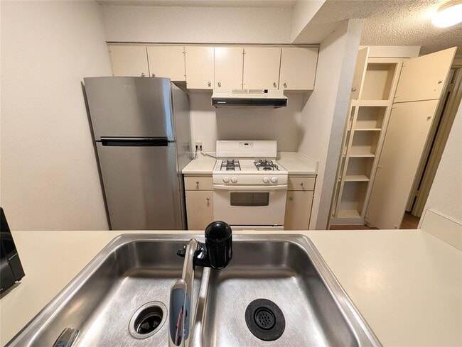 Foto del edificio - 7801 Shoal Creek Blvd