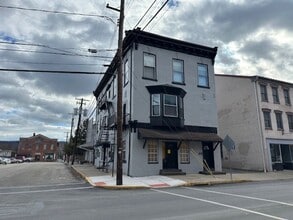 Building Photo - 8 Market St