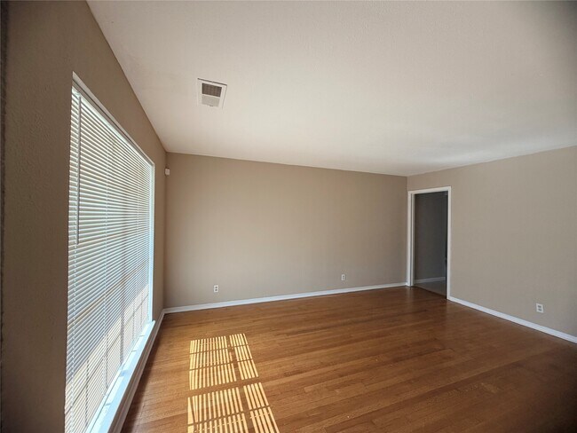 Foto del edificio - 2513 Mulberry Ln