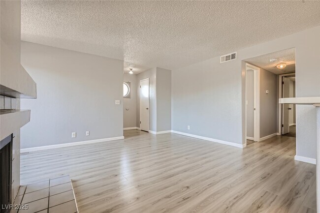 Foto del edificio - 2977 Juniper Hills Blvd