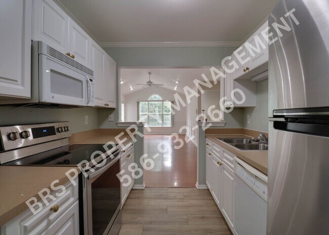 Building Photo - Aberdeen Gardens End Unit 2 bedroom Condo ...