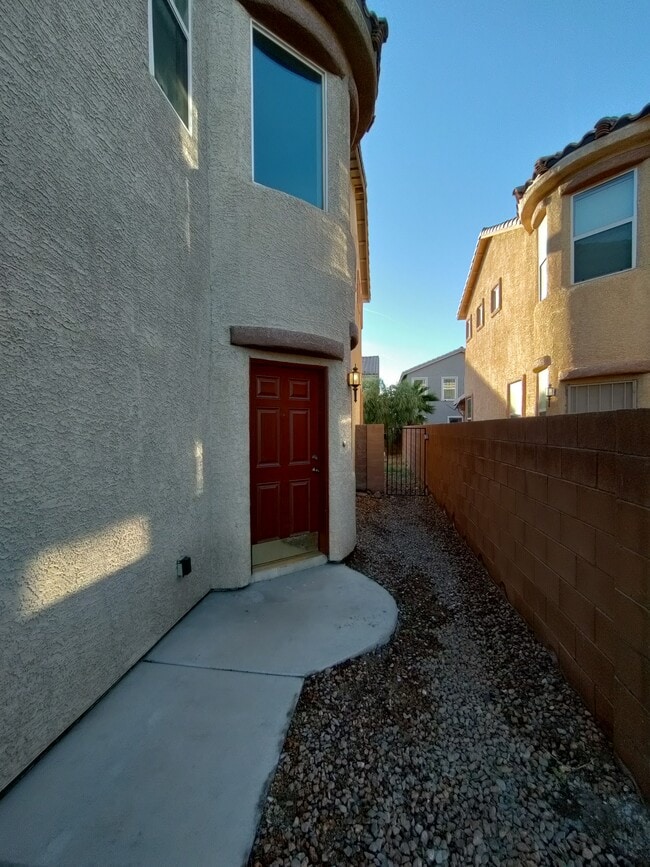 Building Photo - 3949 Lonely Heart Ct
