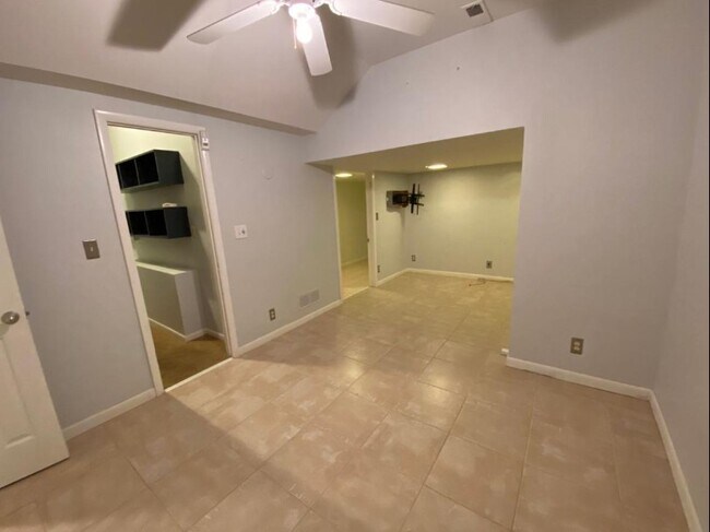 Foto del edificio - 1242 Wildcliff Pky NE