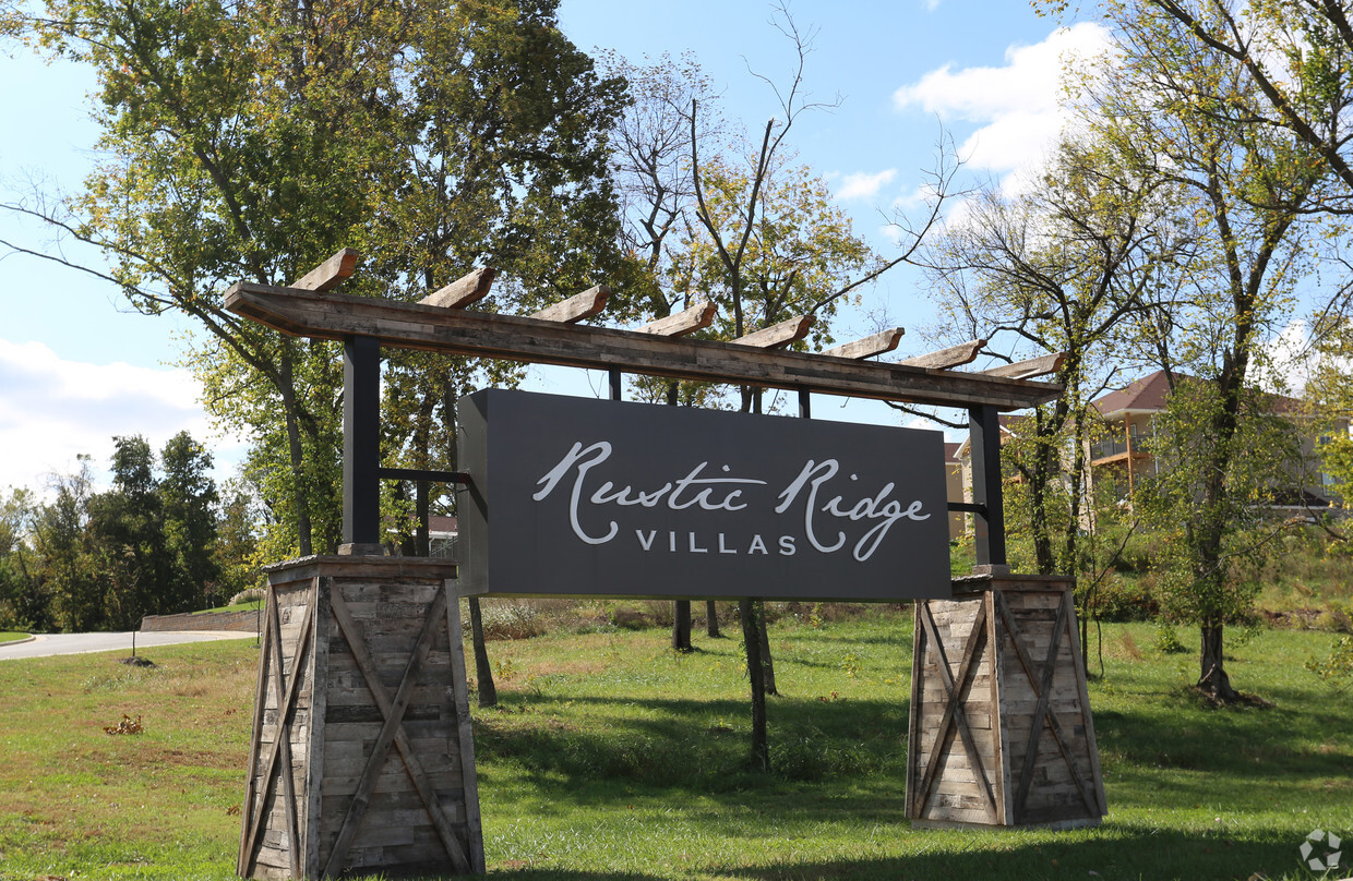 Letrero de entrada de bienvenida - Rustic Ridge Villas