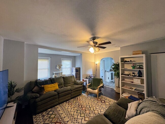 Foto del edificio - 4734 Lorigan St