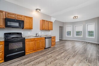 Building Photo - 176 Blossom St