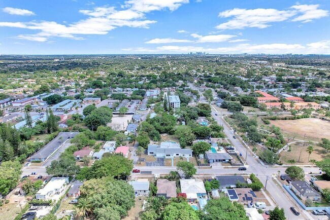 Foto del edificio - 2415 Pierce St