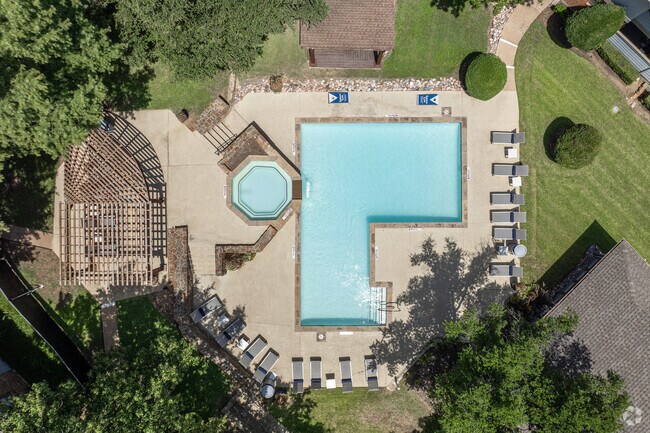 Piscina cristalina con jacuzzi - Summer Gate