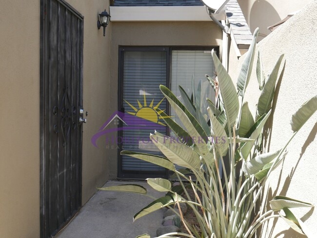 Building Photo - 1 Bed 1 Bath 682 sq ft. Condo in Foothill Farms