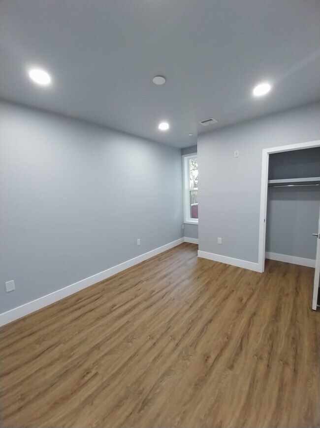 Building Photo - 708 N 42nd St