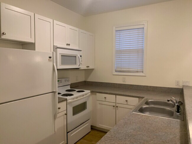 Foto del edificio - Historic Lincolnville Roommate-Ready Apartment!