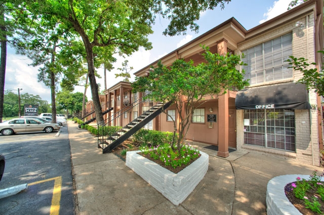 Exterior - Pointe Plaza Apartments