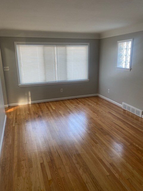 Foto del edificio - 18508 Holland Ave