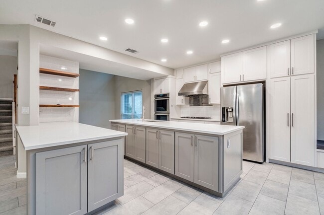 Building Photo - 10803 Sans Souci Pl