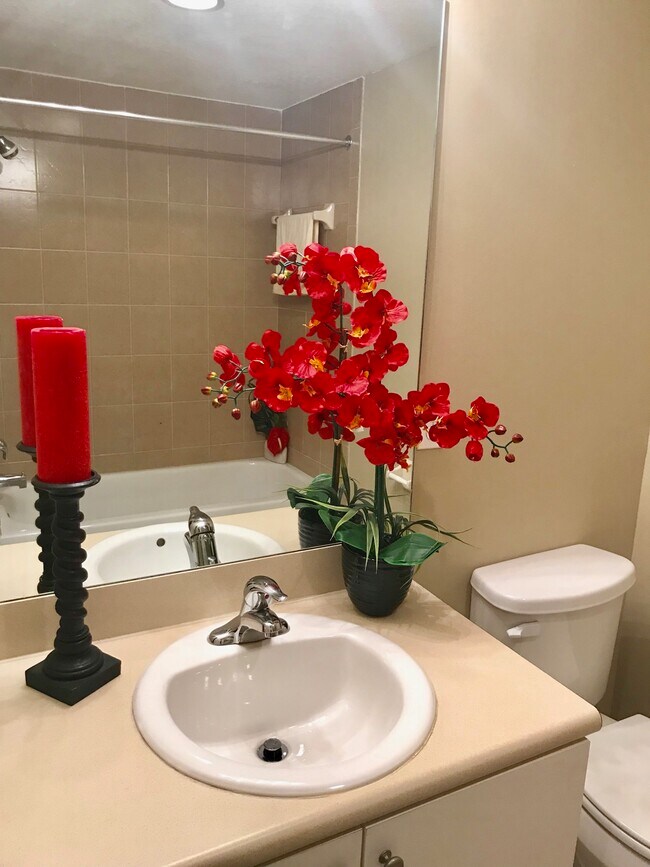 Foto del edificio - 8342 Bernwood Cove Loop
