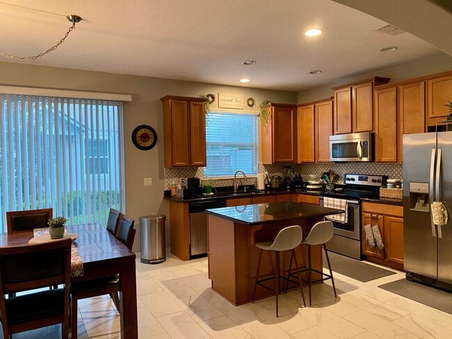 Building Photo - Super 3 bdrm 2-1/2 bath townhome  in gated Community!