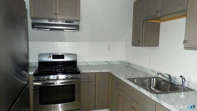 Foto del edificio - 1655 Iranistan Ave