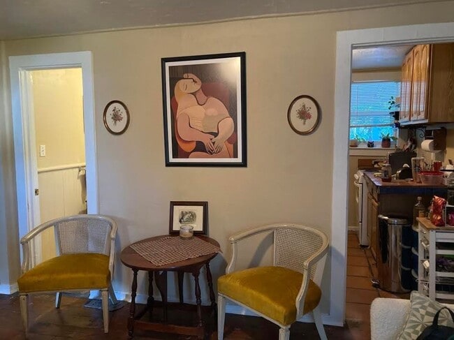 Foto del edificio - Cozy 2 Bedroom, 1 Bathroom in Fifth Avenue Neighborhood