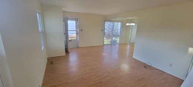 Foto del edificio - 100 Ewing Dr