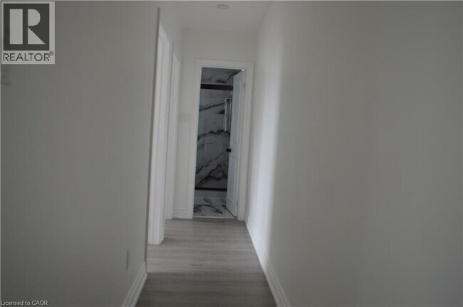 Photo du bâtiment - 2224A KINGSTON Road Unit# 4