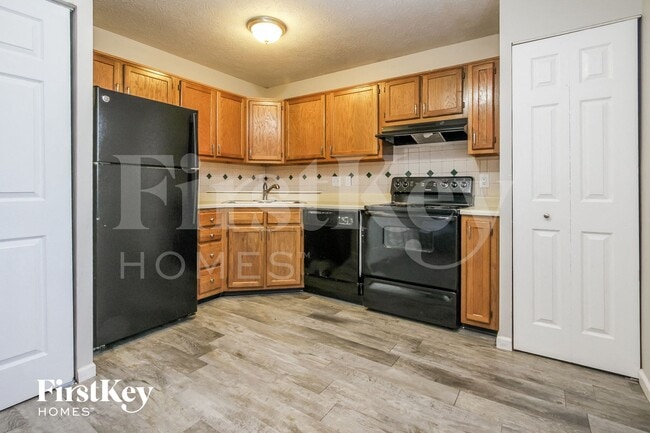 Building Photo - 104 Meadow Creek S Dr