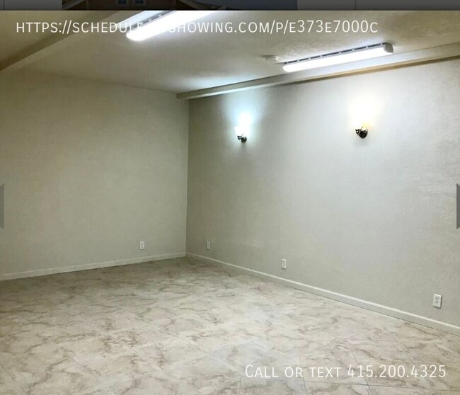Building Photo - 250 Monroe St
