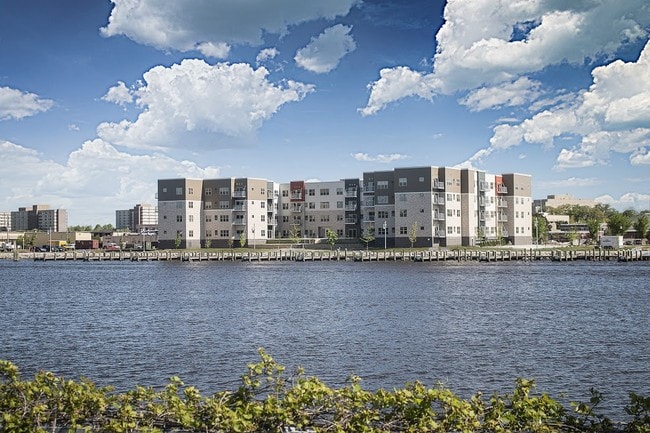 Building Photo - Anthem Luxury Living