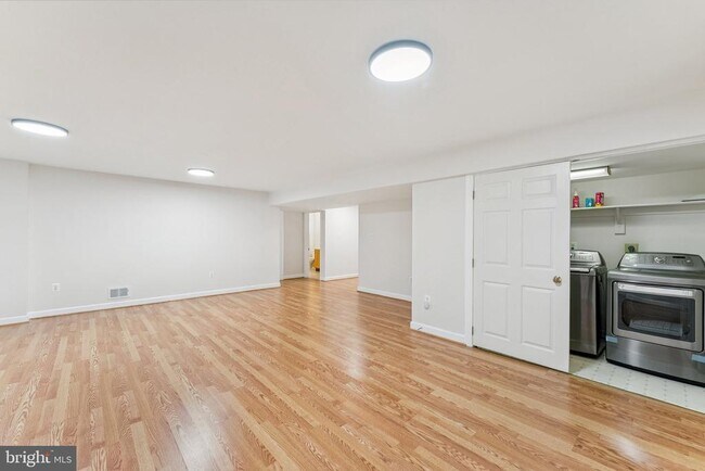 Foto del edificio - 12891 Crouch Dr