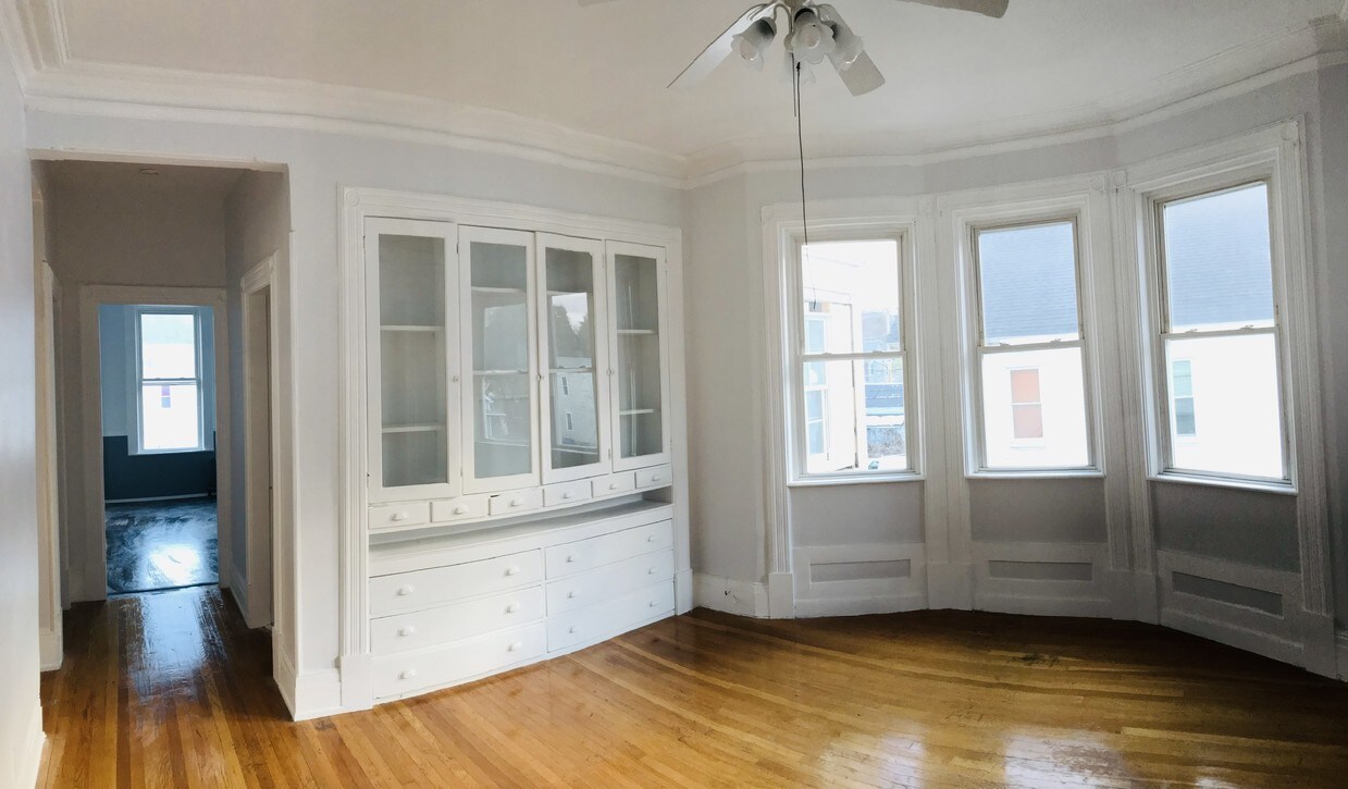 Primary Photo - 128 5th Ave