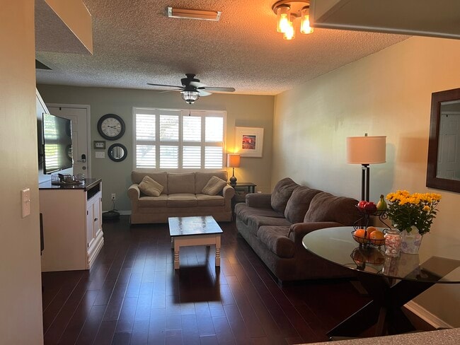 Building Photo - 105 Rio Del Mar St